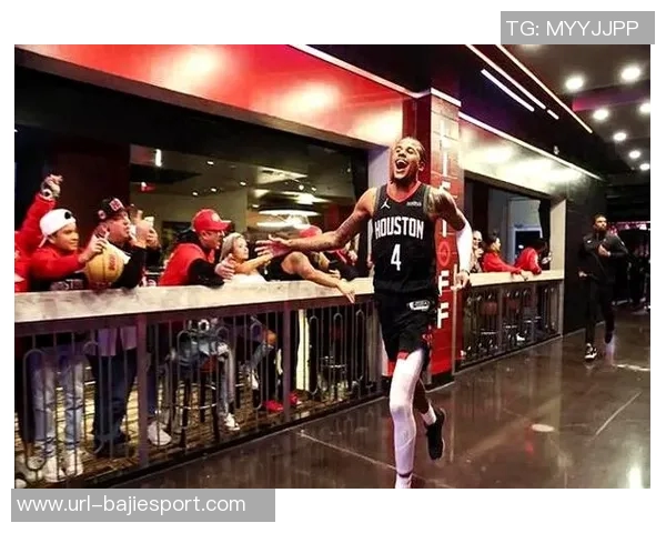 杰伦格林谈球队默契：迅速融入阵容展现出色配合能力