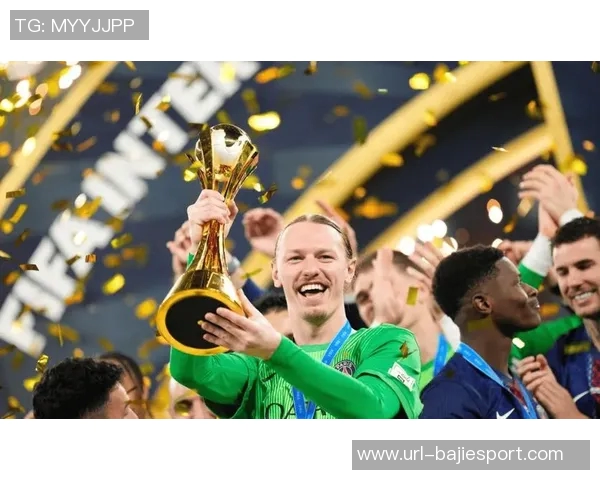 恩里克首次见证连续扑出四个点球巴黎喜获新奖杯庆祝时刻