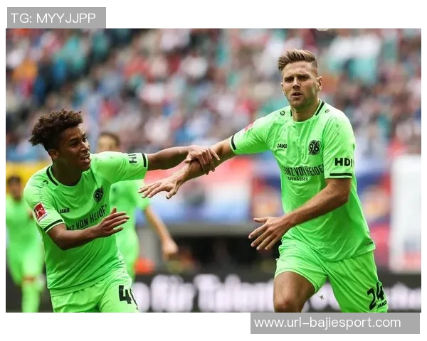 沙尔克04逆转绝杀帕德博恩成功反超升至德乙榜首准备冲击德甲