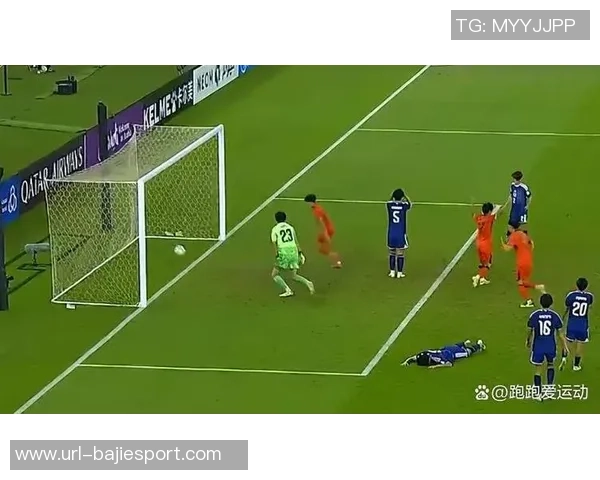 日本队迅速追平比分小川航基远射助攻巴拉圭门将失误入网 日本队迅速追平比分小川航基远射助攻巴拉圭门将失误入网