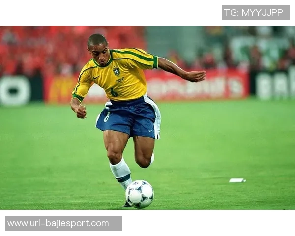 卡洛斯称大罗才是真正的足球之神若非受伤金球数可达十五座 卡洛斯称大罗才是真正的足球之神若非受伤金球数可达十五座