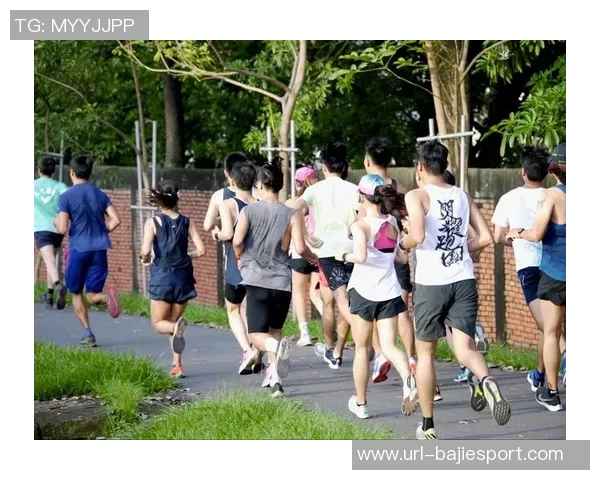 基德透露埃克萨姆因伤缺席训练加福德恢复良好已能进行跑步训练 基德透露埃克萨姆因伤缺席训练加福德恢复良好已能进行跑步训练